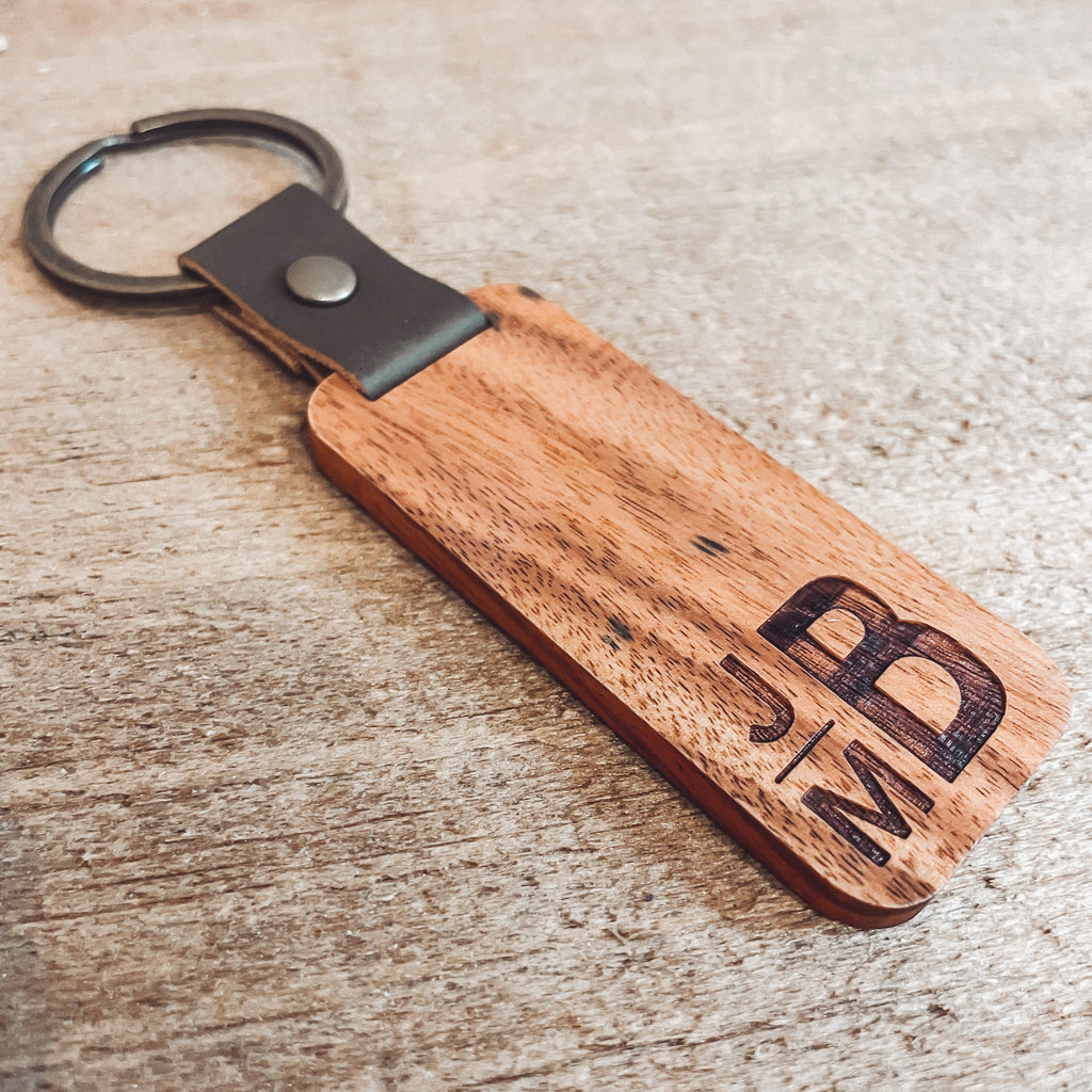 Custom Wooden Keychain – Script and Grain