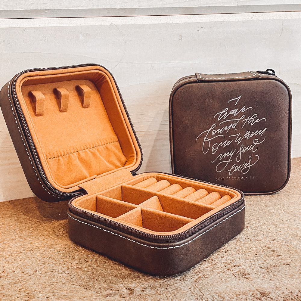 Personalized Travel Jewelry Box – Script and Grain