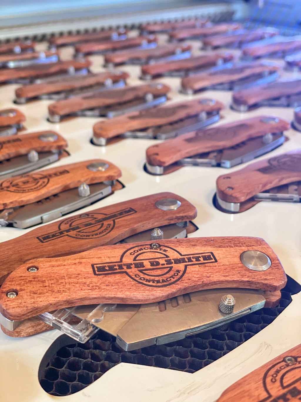 Igf Script Engraving Engraved Utility Knives – Script and Grain